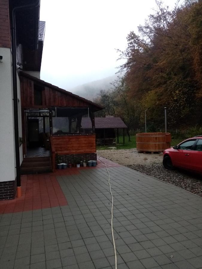 Livada Amely Hotell Gales Exteriör bild