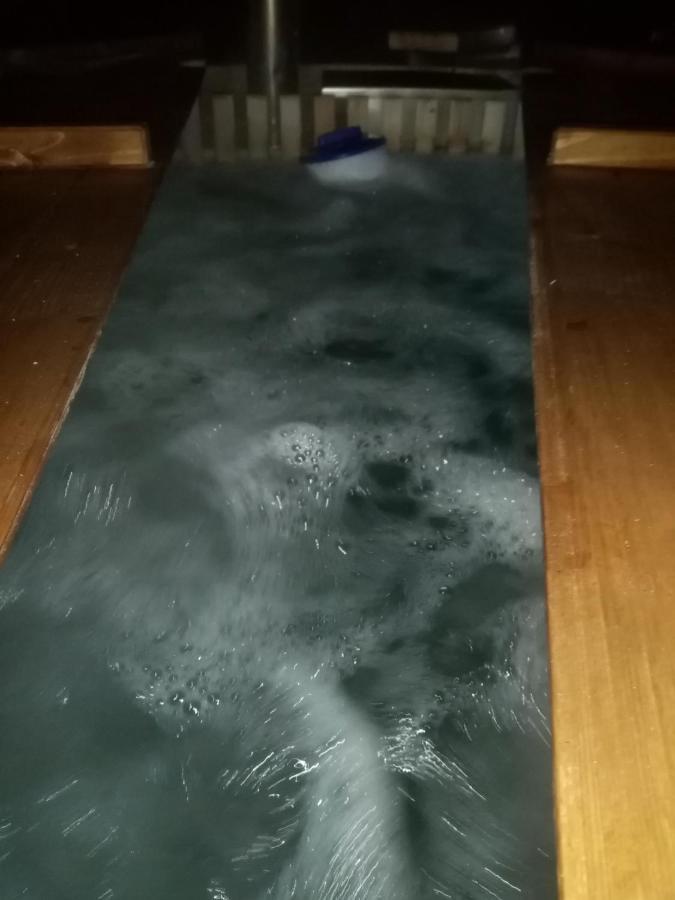 Livada Amely Hotell Gales Exteriör bild